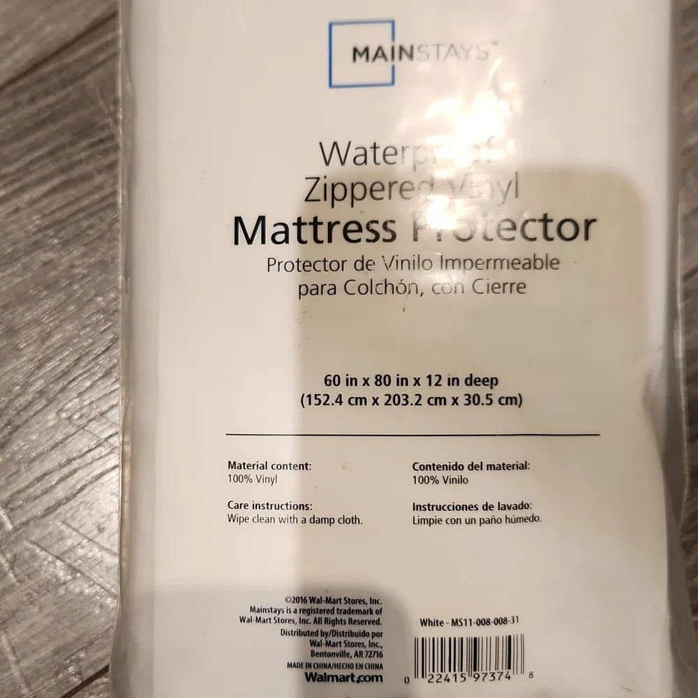 NWT Mainstays Queen Waterproof Zippered Vinyl Mattress Protector
